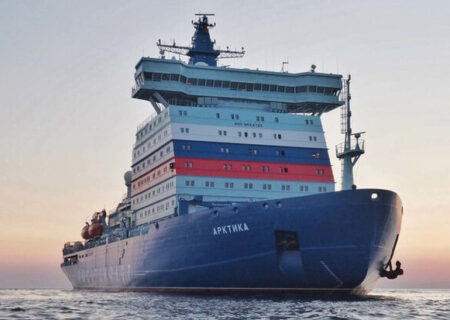بزرگترین و قدرتمندترین کشتی یخ‌شکن اتمی جهان در روسیه مجوز گرفت