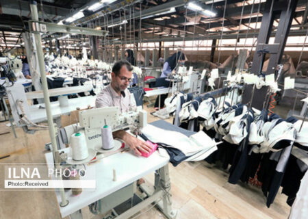 بسیاری از تولیدکنندگان پوشاک به سمت تولید ماسک حرکت کردند/ فروشگاه‌های آنلاین توسعه یابند
