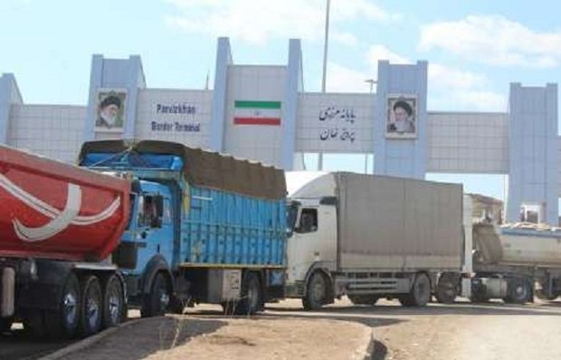 کامیون‌های حامل بار صادراتی نبایدگرفتار توقف طولانی در مرزها شوند