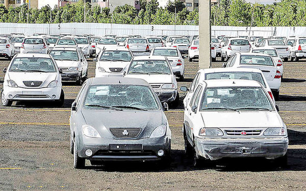کاهش ۵ درصدی نرخ خودرو طی دو روز گذشته/ عرضه خودرو در بورس، ریزش قیمت‌ها را تند می‌کند