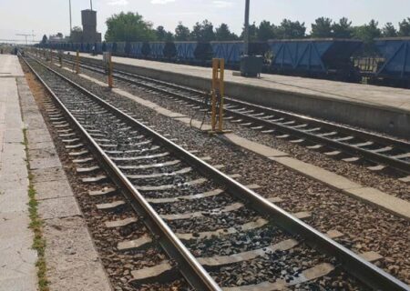 تکمیل پروژه راه آهن بوشهر- شیراز را با جدیت دنبال می‌کنیم