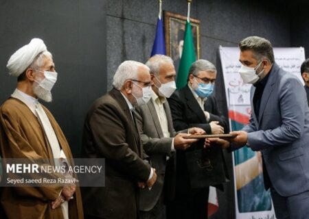 تجلیل رییس کمیته امداد از بانک ملت بابت مشارکت در طرح پویش ایران مهربان