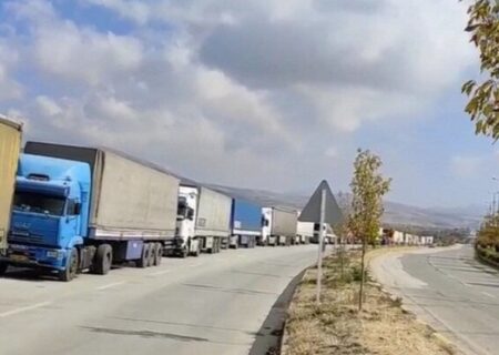 ایجاد صف طویل کامیون ها در مرز سرو/رایزنی با ترکیه برای حل مشکل