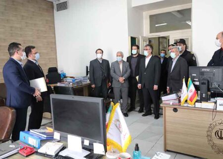 بازدید مدیر عامل بانک ملی ایران از شعبه مرکزی
