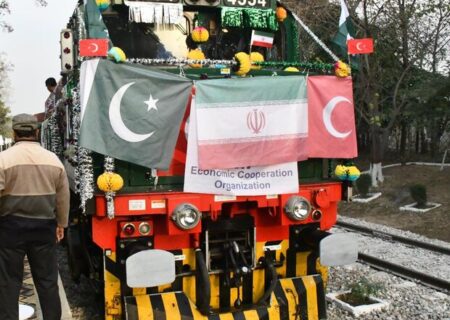 اولین قطار ترانزیتی پاکستان-ترکیه از طریق ریل ایران راه اندازی شد