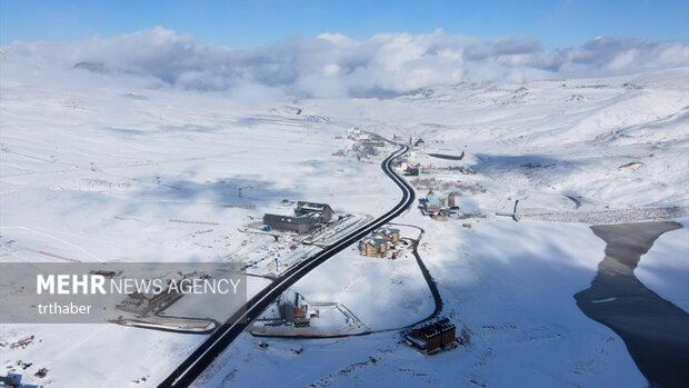 بارش برف در محور چالوس/ ترافیک سنگین در آزادراه قزوین – کرج
