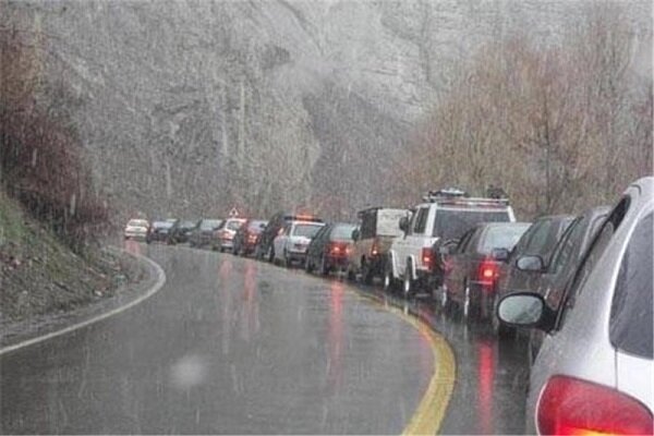 جاده چالوس امروز بارانی است/ ترافیک در آزادراه قزوین-کرج-تهران