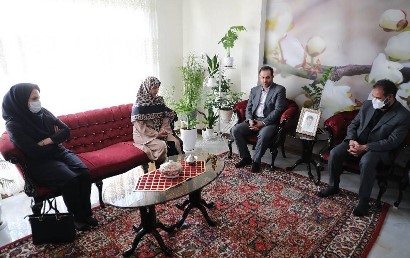 دیدار مدیر عامل بانک ملی ایران با خانواده شهدا