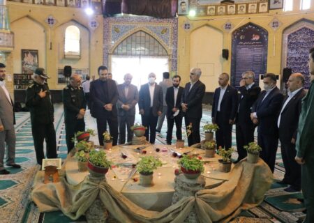ادای احترام مدیران ارشد گروه صنایع پتروشیمی خلیج فارس به مقام شامخ شهدای گمنام در ماهشهر