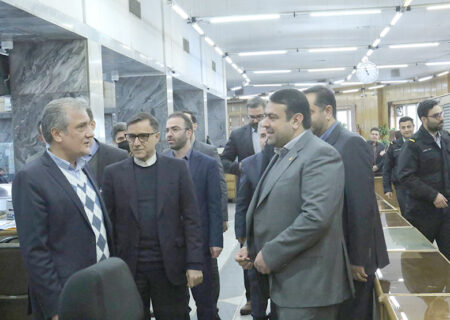 بازدید سرپرست بانک ملی ایران از شعبه مرکزی