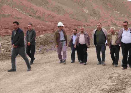 بازدید مدیر عامل شرکت آلومینای ایران به همراه تعدادی از معاونین از بند خاکی و سیل بند معدن گلبینی