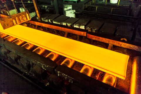رشد ۹ درصدی تولید فولاد ایران در سال ۱۴۰۱/ جزئیات کامل تولید فولاد میانی، محصولات فولادی و آهن اسفنجی