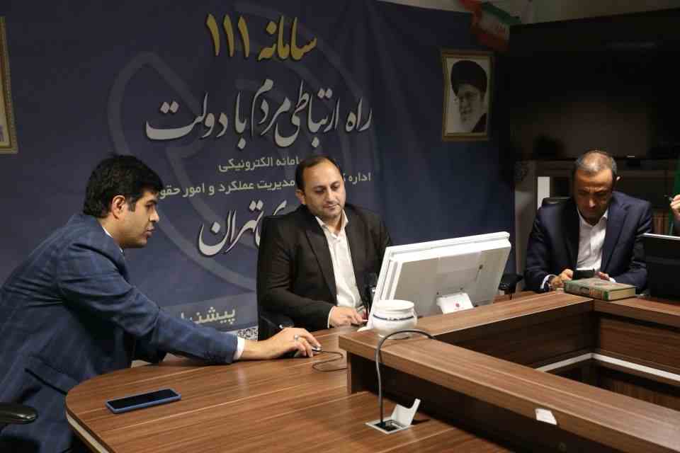 پاسخگویی شهردار منطقه ۳ به شهروندان از طریق سامانه الکترونیکی ارتباط مردم و دولت (سامد)