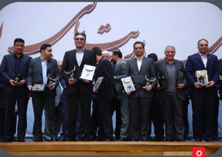 تندیس زرین جایزه ملی مدیریت مالی ایران به شرکت فولاد مبارکه رسید
