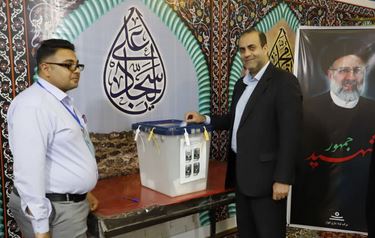 همه ایرانیان به عنوان مدافعان حرم پای صندوق‌های رای آمده‌اند