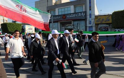 حماسه حضور کارکنان شرکت پتروشیمی پارس / پارسی ها با امام و انقلاب اسلامی ابراز وفاداری کردند