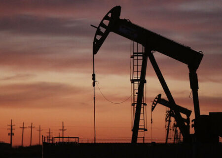 تولید روزانه نفت آمریکا امسال حدود یک میلیون بشکه کاهش دارد