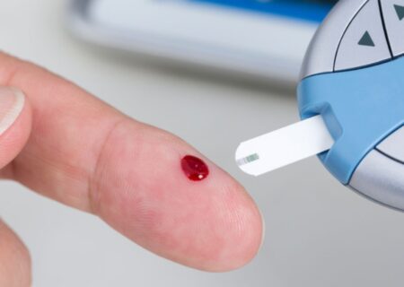 راهکارهایی برای افراد دیابتی در هنگام افت قند خون