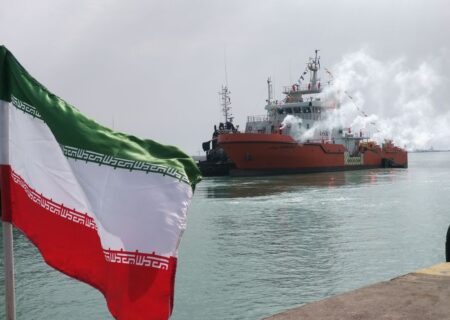 شناور پاک‎سازی آلودگی‎‌های نفتی در بوشهر به آب‎ انداخته شد