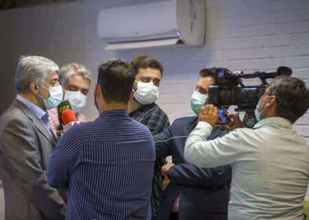 بازدید خبرنگاران از خط تولید نخستین واکسن ایرانی کرونا