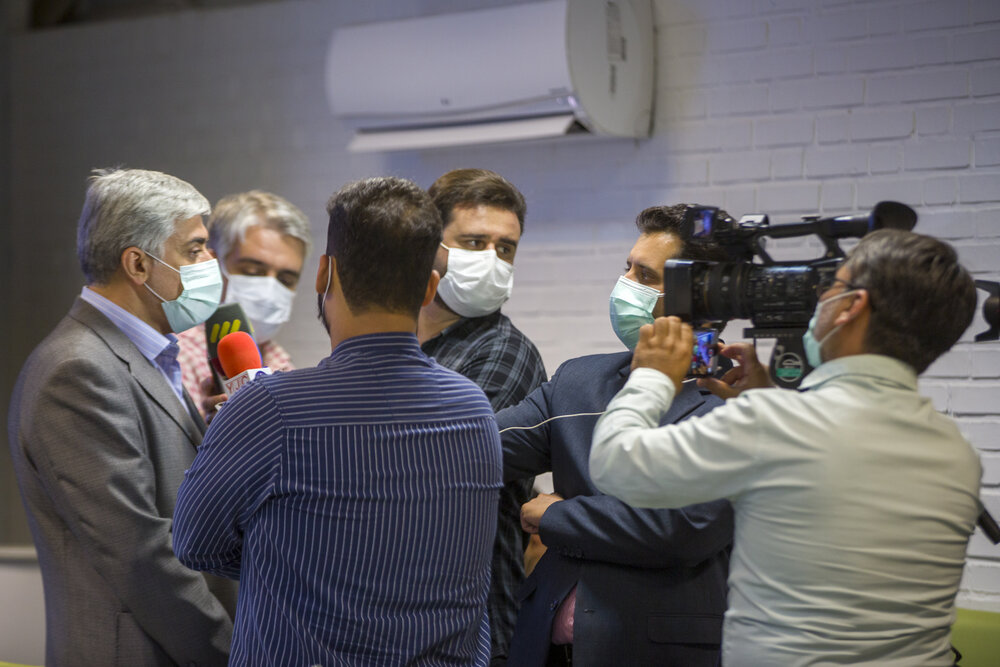 بازدید خبرنگاران از خط تولید نخستین واکسن ایرانی کرونا