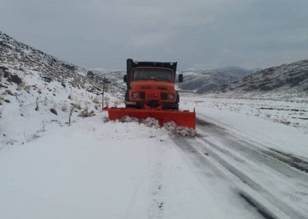 برف جاده ارتباطی چند روستا را در دزپارت بست