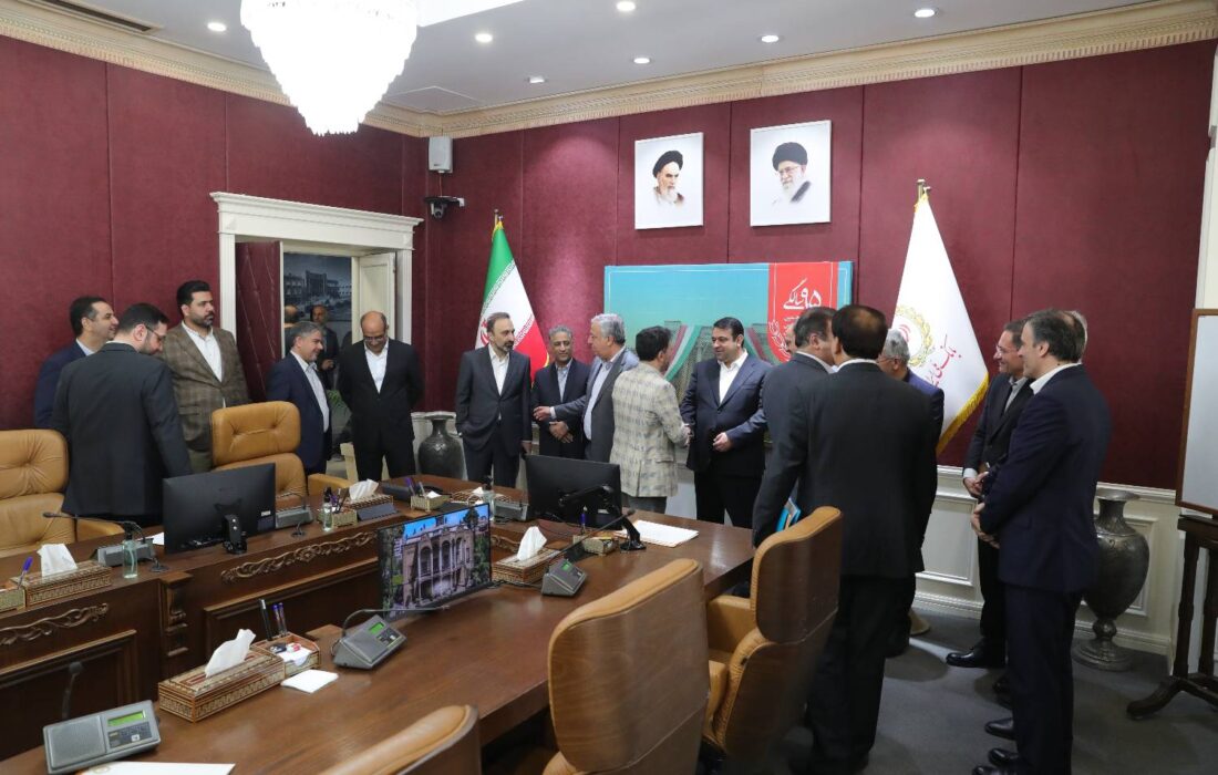 دیدار نوروزی مدیر عامل بانک ملی ایران با اعضای هیات مدیره و معاونان
