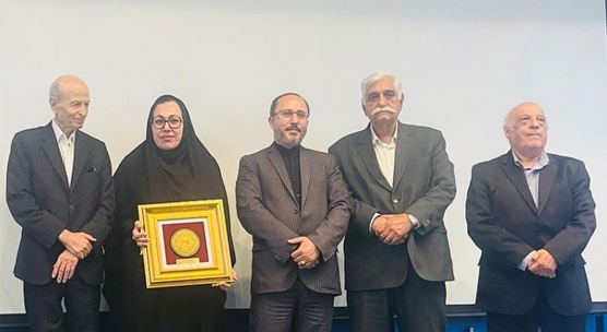 «زهره متقی» نشان عالی صنعت روابط عمومی ایران را کسب کرد