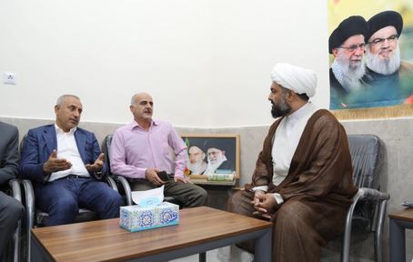 دیدار نوروزی مدیرعامل پتروشیمی بندر امام با ائمه جمعه و خانواده شهید جهاندیده