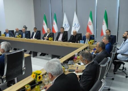 شریعتمداری: رویکرد آینده‌نگری به بازار، اساس سیاست‌های تولیدی ماست