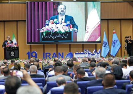 رسالت هلدینگ خلیج‌فارس، خلق آینده صنعت پتروشیمی ایران است / قاچاق مواد پلیمری چالش جدی صنعت پتروشیمی کشور/ باید به سمت طراحی نسل آینده مواد پلیمری دوستدار محیط‌زیست برویم